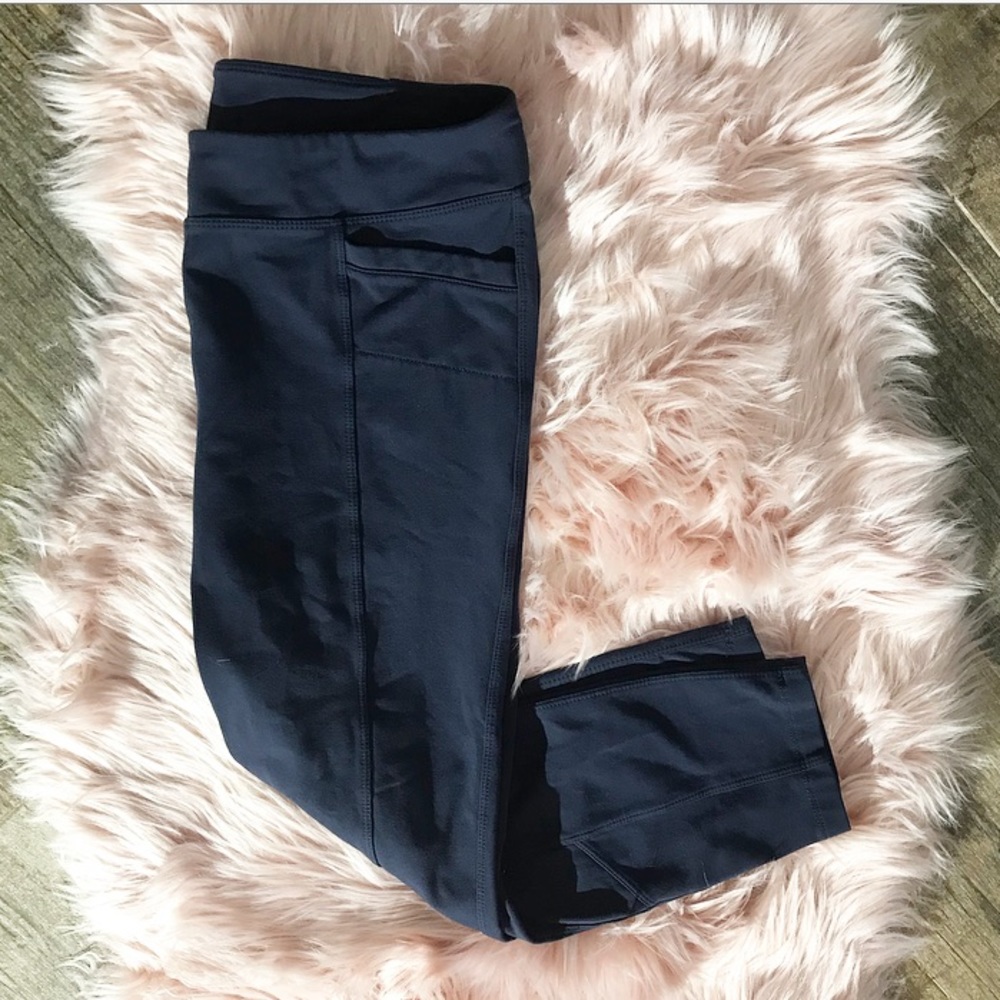 SALE Athleta crops size large navy
